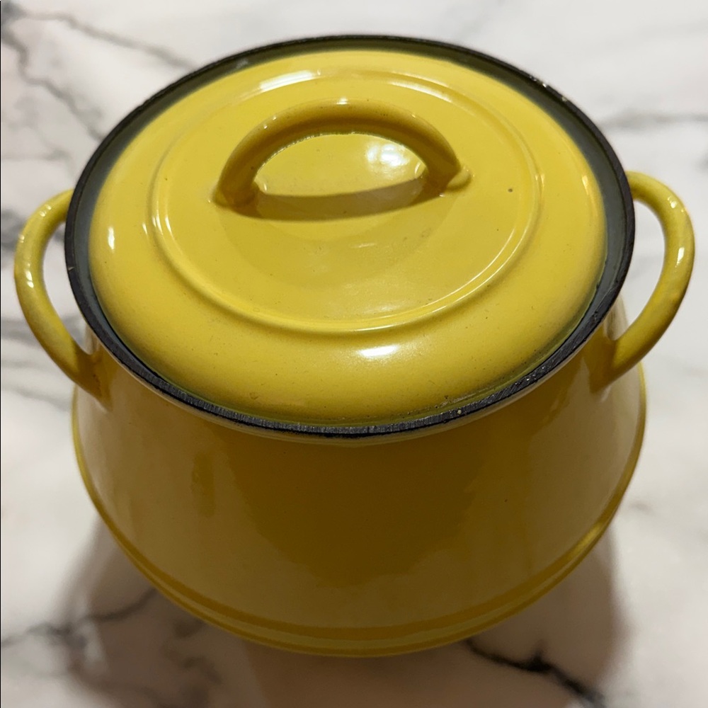 Sunny Yellow Enamel Cookware Pot with Lid